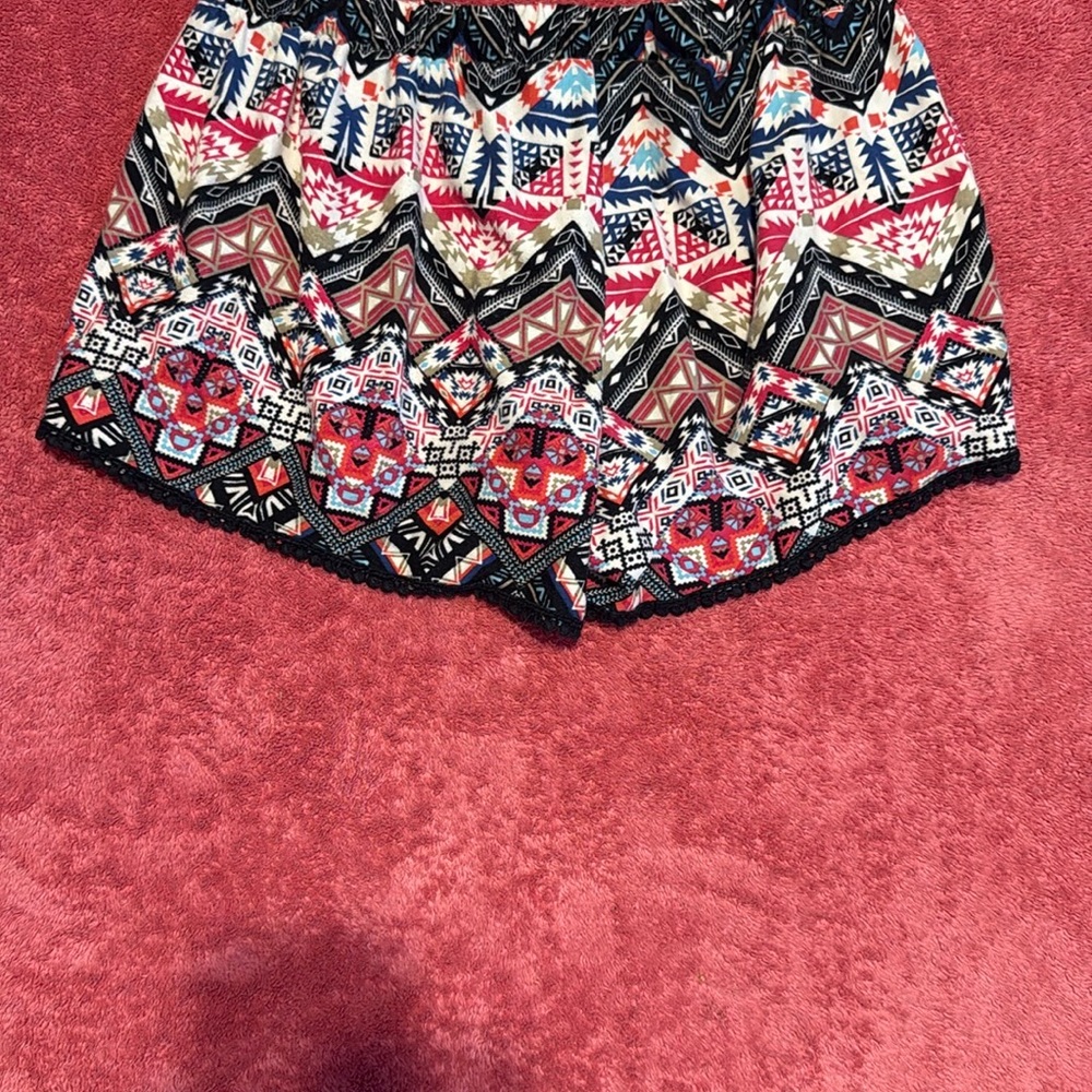 Colorful Geometric Patterned Shorts - Picture 3 of 4
